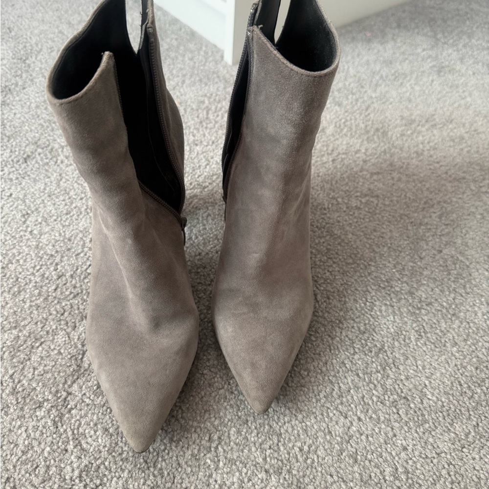 Kendall & Kylie grey suede booties